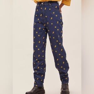 Meadows Begonia Jeans with Embroidered Daffodils – Size 27